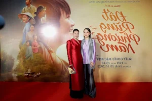 Hung Thuan and Cat Phuong Support the Premiere of the New Song of the South Movie - image 5