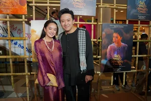 Hung Thuan and Cat Phuong Support the Premiere of the New Song of the South Movie - image 9
