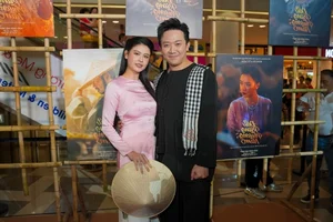 Hung Thuan and Cat Phuong Support the Premiere of the New Song of the South Movie - image 8