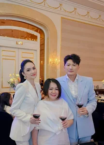 Who Caught Thanh Hang’s Wedding Bouquet? Star-Studded Nuptials Spark Online Buzz - image 11