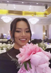 Who Caught Thanh Hang’s Wedding Bouquet? Star-Studded Nuptials Spark Online Buzz - image 15