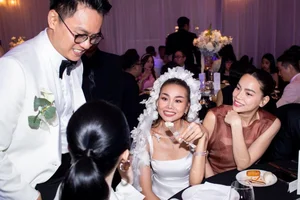 Who Caught Thanh Hang’s Wedding Bouquet? Star-Studded Nuptials Spark Online Buzz - image 12
