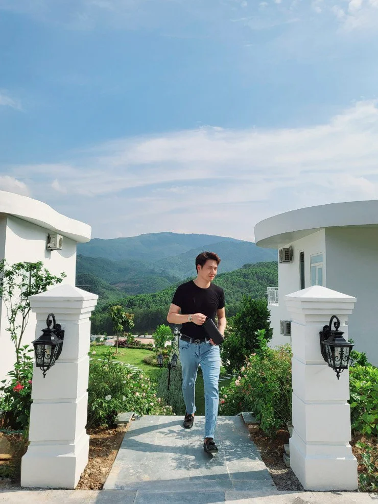 Inside the Luxury Villas of Actors Manh Truong and Viet Anh
