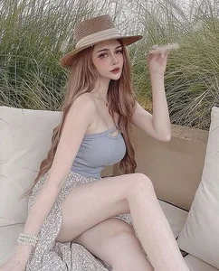 Exploring the Living Doll Aesthetic: A Fusion of Fashion, Fitness, and Confidence - image 0