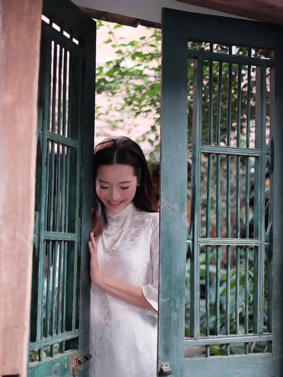 Karen Nguyen radiates timeless elegance in a pure white traditional Ao Dai