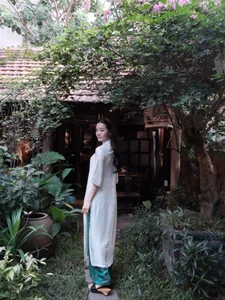 Karen Nguyen radiates timeless elegance in a pure white traditional Ao Dai - image 1