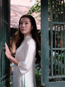 Karen Nguyen radiates timeless elegance in a pure white traditional Ao Dai - image 8