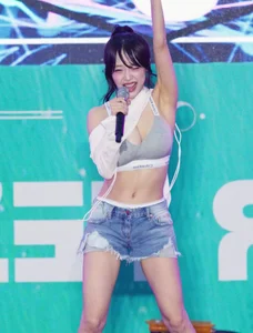 Kim Ji Won AI Art Lookbook: Exploring the Viral Bikini Gallery Trend - image 8