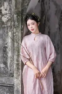 Elegant East Asian Beauty: Gentle Young Woman in Classical Traditional Attire - image 5