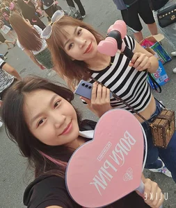 Actor Manh Truong's Wife Rocks Youthful Style After Fashion Criticism - image 2