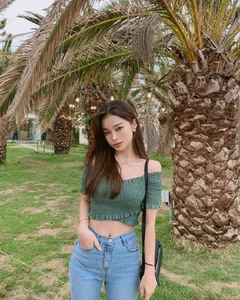 Actor Manh Truong's Wife Rocks Youthful Style After Fashion Criticism - image 9