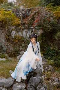 Elegant Portraiture: YiTuYu Art Language Vol.8083 Featuring Yue Li in Minimalist White - image 6