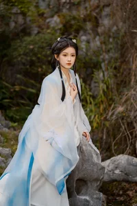 Elegant Portraiture: YiTuYu Art Language Vol.8083 Featuring Yue Li in Minimalist White - image 3