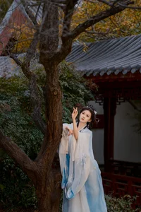 Elegant Portraiture: YiTuYu Art Language Vol.8083 Featuring Yue Li in Minimalist White - image 1