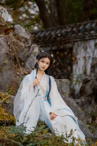 Elegant Portraiture: YiTuYu Art Language Vol.8083 Featuring Yue Li in Minimalist White - image 17