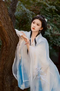 Elegant Portraiture: YiTuYu Art Language Vol.8083 Featuring Yue Li in Minimalist White - image 23