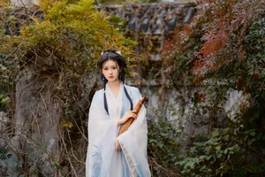 Elegant Portraiture: YiTuYu Art Language Vol.8083 Featuring Yue Li in Minimalist White - image 18