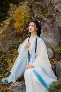 Elegant Portraiture: YiTuYu Art Language Vol.8083 Featuring Yue Li in Minimalist White - image 7