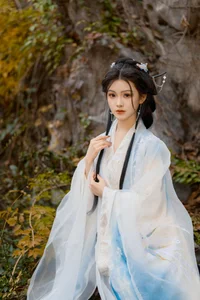 Elegant Portraiture: YiTuYu Art Language Vol.8083 Featuring Yue Li in Minimalist White - image 2