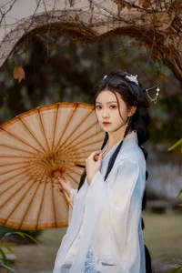 Elegant Portraiture: YiTuYu Art Language Vol.8083 Featuring Yue Li in Minimalist White - image 11