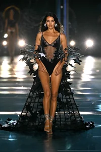The Return of Lingerie Angels: Victoria's Secret Fashion Show - image 2