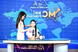 Elegant MC Thanh Mai Inspires Young Talents at the Children's Public Speaking Contest - image 7