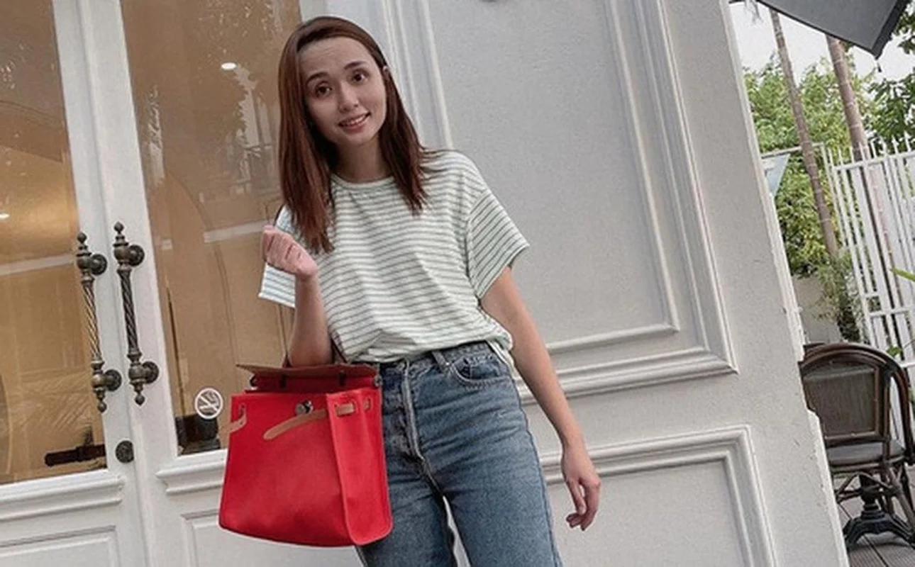 Netizens Speculate Pregnancy as Duy Manh’s Sister-in-Law Huyen Mi Wears Loose Dress