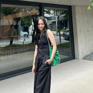 Netizens Speculate Pregnancy as Duy Manh’s Sister-in-Law Huyen Mi Wears Loose Dress - image 7