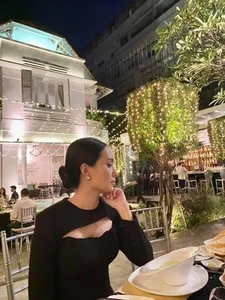 Netizens Speculate Pregnancy as Duy Manh’s Sister-in-Law Huyen Mi Wears Loose Dress - image 6