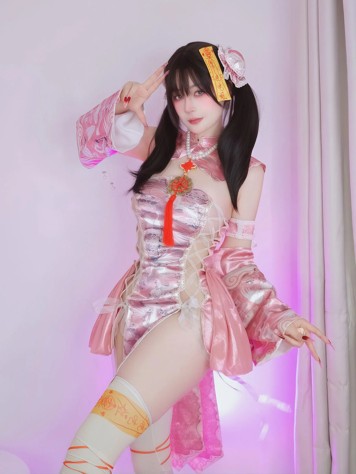 Enthralling sweetness of Coser BaiYin81 in Fantia Member Collection