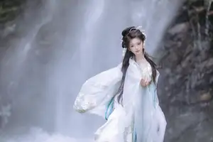 YiTuYu Vol.8709: Chi Yan Zai Zhe Li - Ethereal Beauty of a Wuxia Legend - image 2