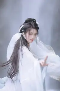 YiTuYu Vol.8709: Chi Yan Zai Zhe Li - Ethereal Beauty of a Wuxia Legend - image 6