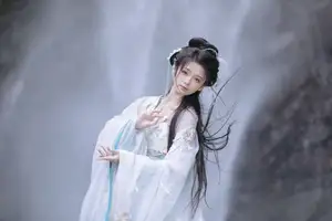 YiTuYu Vol.8709: Chi Yan Zai Zhe Li - Ethereal Beauty of a Wuxia Legend - image 4