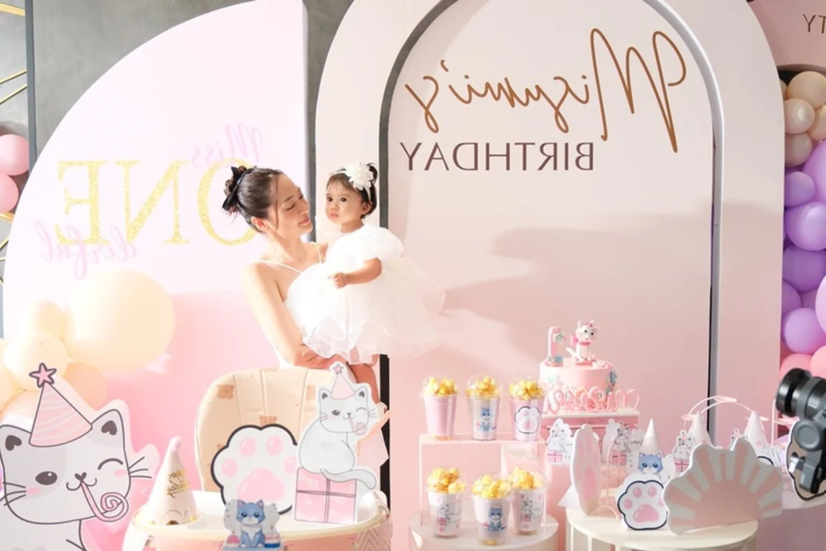 Nha Phuong and Truong Giang Attend Bao Anh's Daughter's Birthday Party