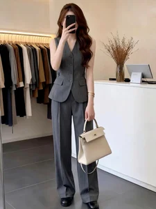 Elegant Quiet Luxury Summer Fashion Inspiration from Germany - image 3