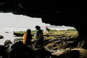 Discover Hon Do: Lush Green Moss Beach and Majestic Sea Cave, a Mesmerizing Landscape in Khanh Hoa. - image 1