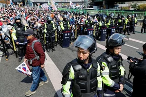 South Korean President Yoon Suk-yeol Impeached Amid Political Crisis - image 4