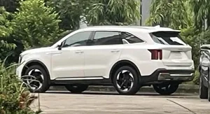 Kia Sorento 2025 Arrives in Vietnam: Will It Feature a Hybrid Engine? - image 5