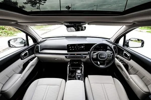 Kia Sorento 2025 Arrives in Vietnam: Will It Feature a Hybrid Engine? - image 3