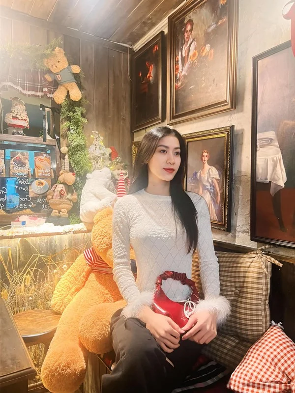 Kieu Trinh: The Radiant Beauty of Vietnam's Volleyball Star