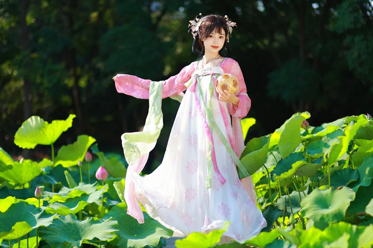 YiTuYu Art Language Vol.4644 Gallery: Captivating Portraits of Chi Chi Qing Yu Biao