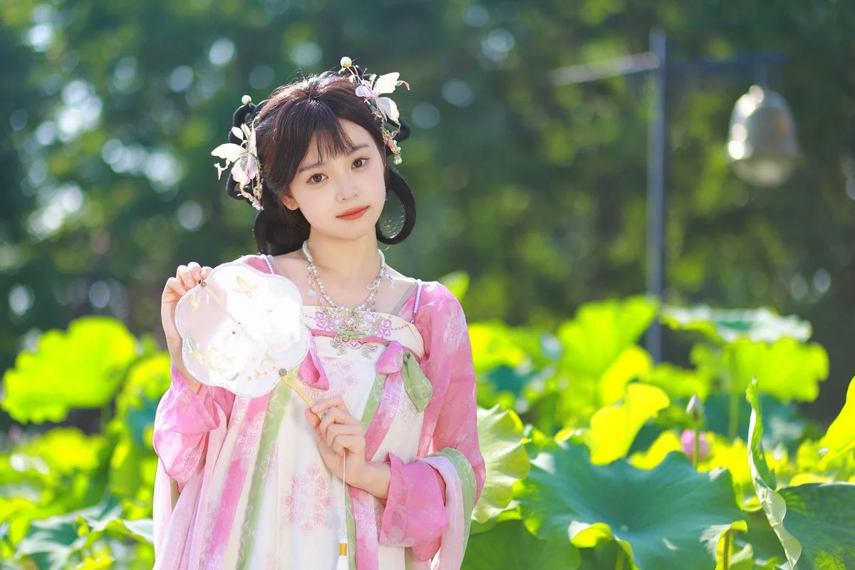 YiTuYu Art Language Vol.4644 Gallery: Captivating Portraits of Chi Chi Qing Yu Biao