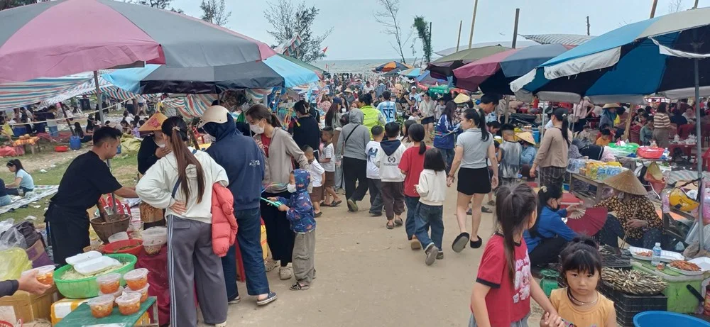 Grilled Herring Season Sparks Culinary Frenzy Along Vietnam's Scenic Coastlines