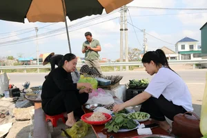 Grilled Herring Season Sparks Culinary Frenzy Along Vietnam's Scenic Coastlines - image 7