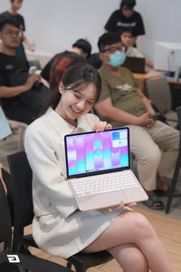 MacBook Neo Review: A Balanced Experience for the Modern Tech-Savvy Youth - image 2
