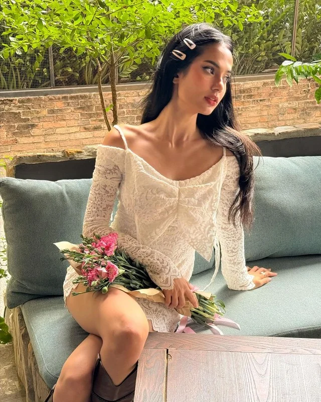 Concert Fashion Trends: The 'Mixed-Race Rose' Shines in Bold and Daring Outfits