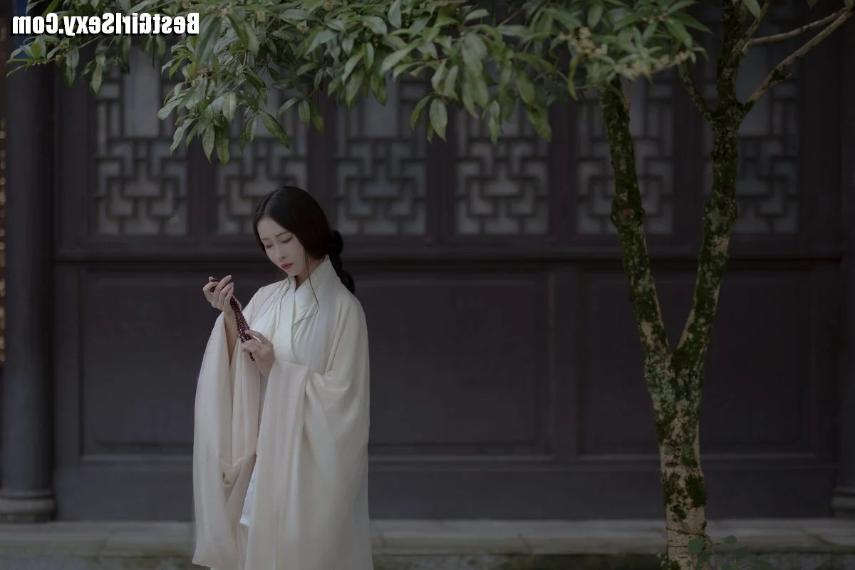 Exploring Artistic Elegance in YiTuYu Art Language Vol.4071 Featuring Ran RR