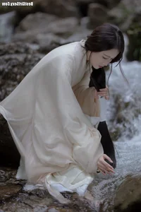 Exploring Artistic Elegance in YiTuYu Art Language Vol.4071 Featuring Ran RR - image 5