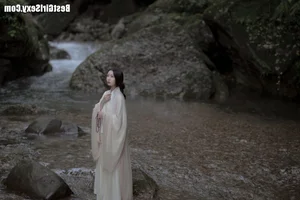 Exploring Artistic Elegance in YiTuYu Art Language Vol.4071 Featuring Ran RR - image 3