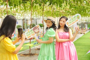 Green Tourism at Suoi Tien: Experiencing the Vineyard and Farm During Tet Holiday - image 0
